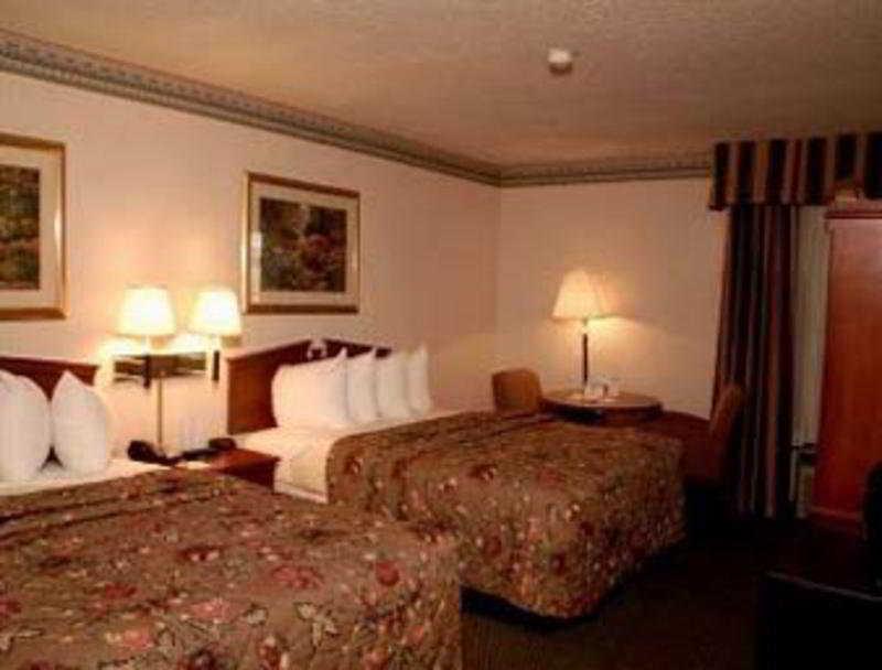 Ramada Columbia/Fort Jackson Area Room photo